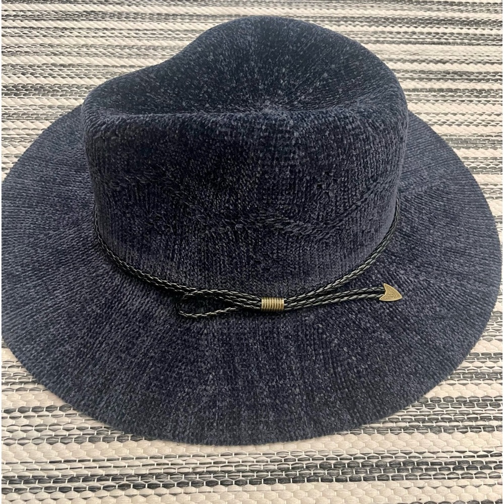 Francesca’s Chenille texture Navy Blue Hat EUC